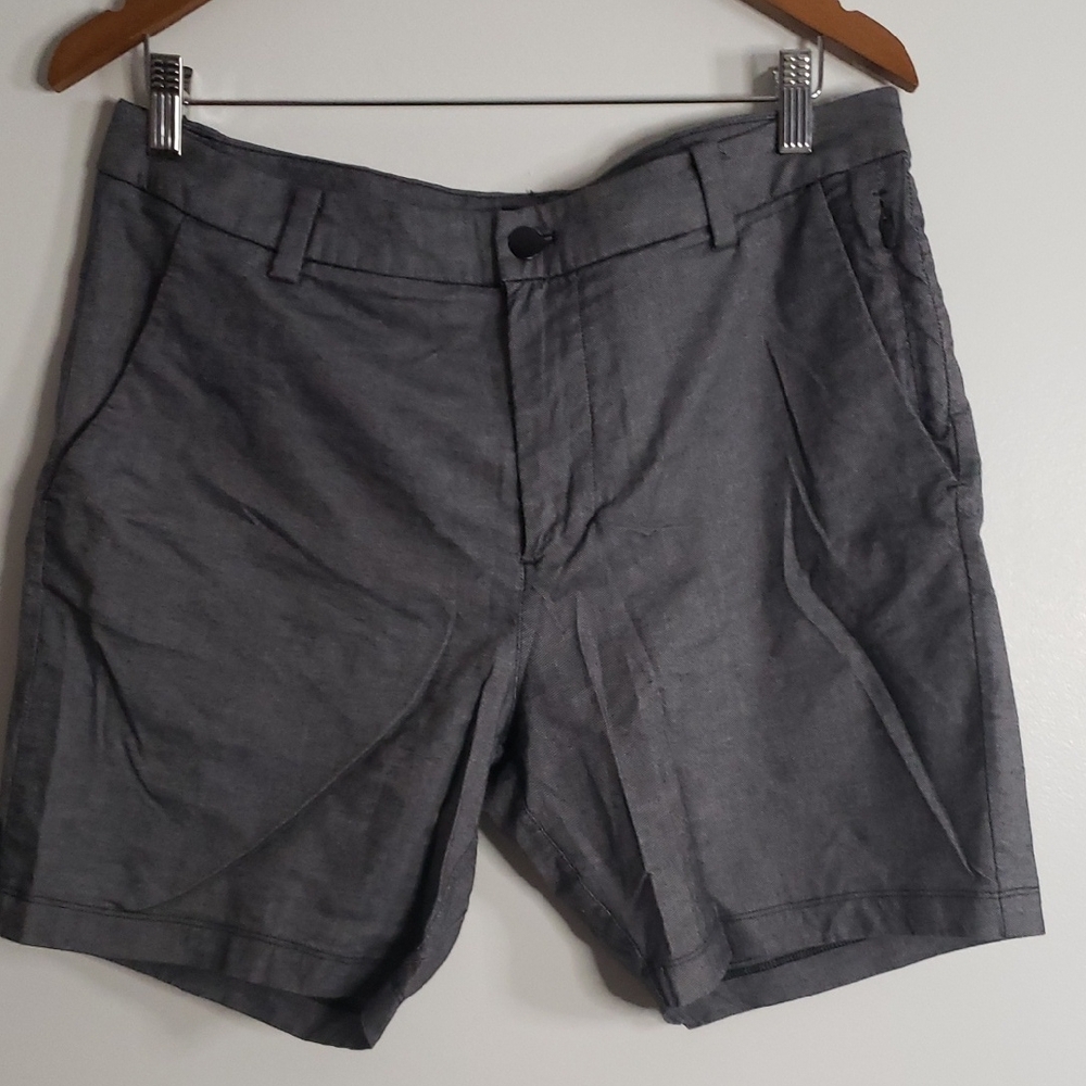 Lululemon Athletica Gray Flat Front Men’s Shorts